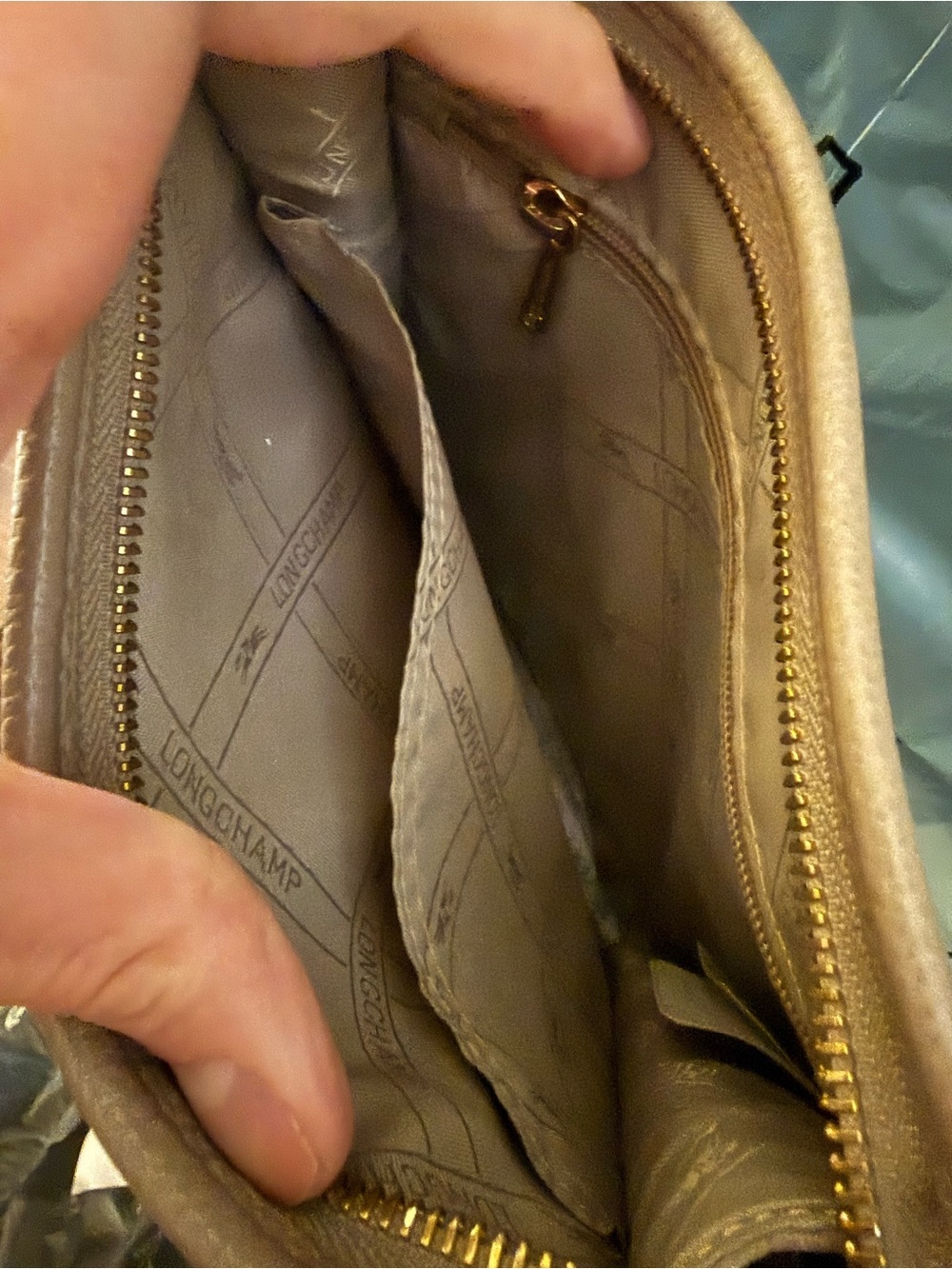 Longchamp Le Foulonné Small Zip Leather Crossbody in grey/taupe - Picture 4 of 12